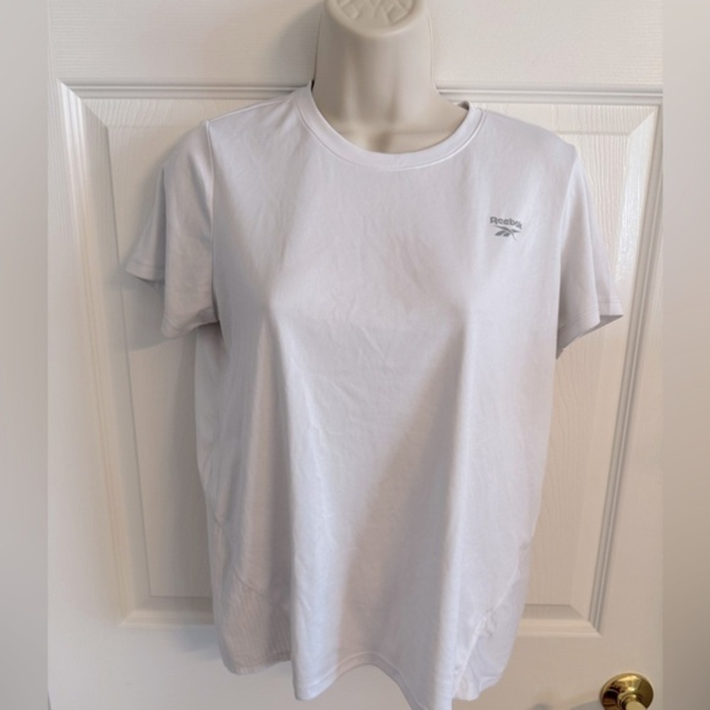 Reebok White Athletic Tee Size Small